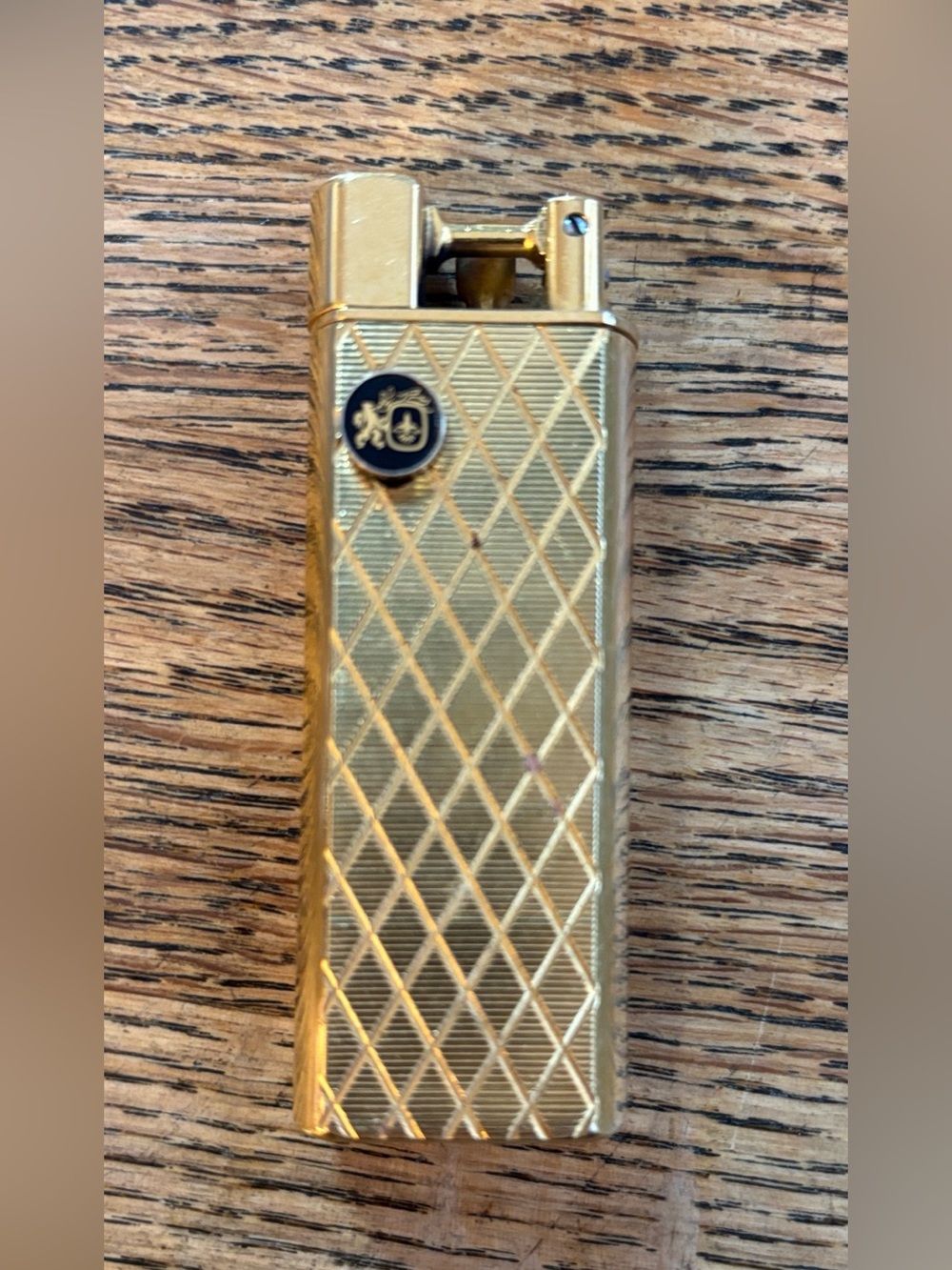 VTG Colibri Electro-Quartz Slim Diamond-Pattern Gold Tone Metal Lighter